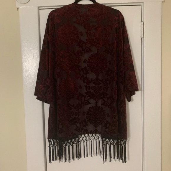 GUESS Maroon & Black Kimono with Tassles Med /Large - Picture 5 of 8